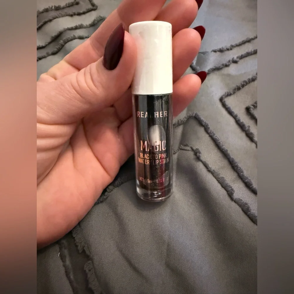 RealHer MAGIC Black to Pink Watery Lip Stain